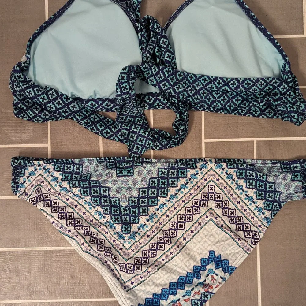 Bikini - Picture 3 of 3